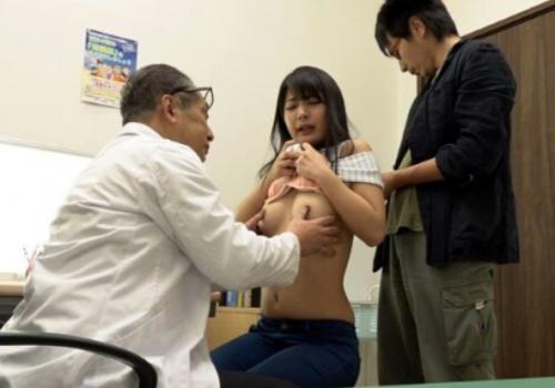 【人妻NTR】ド変態医師のセクハラ治療！美人妻が顔中舐め回され、ねっとりベロチューを交わしながら他人棒を受け入れちゃう！