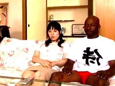 ＜人妻！＞『スゴイノ…このペニス・・・』性欲高めの美人奥さん！ホームステイの外国人ペニスで興奮してっゾ(アダルト動画)