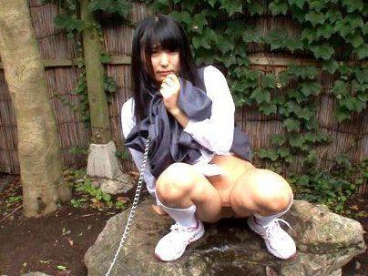 ＜清純美少女！＞おしっこ・・・出ちゃった…黒髪マニア集合だぞ～！清楚可愛い女子が野外でションベン出しとる！！！