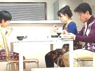 ＜おねショタ！＞「ア～ン、いいの・・・」スリムな体の美人家庭教師！ショタとエロ行為興奮シチャウゾ(無料エロ動画)