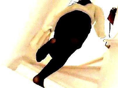 ＜素人ナンパ！＞「黒パンスト・・・エッロ！」美乳パイ乙素人女子！口説かれてエロ行為発展シチャウゾ！！