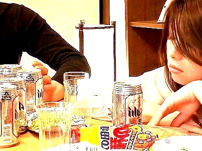 ＜おばさん！＞「モット飲みなよ…」男にお酒進めるおねえちゃん！エロ行為持ち込んじゃう(アダルト動画)