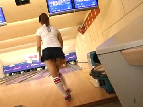 子宮から溢れる程の特濃精子を喰らい、今までにない快感に襲われる。 もう我慢できなくなってピストン早めての中出し！！