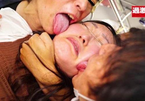 【痙攣×アナルセックス】チンポをしゃぶるのが大好きでしつこいフェラを披露してくれます。 子宮ガンピスされてイキまくり！
