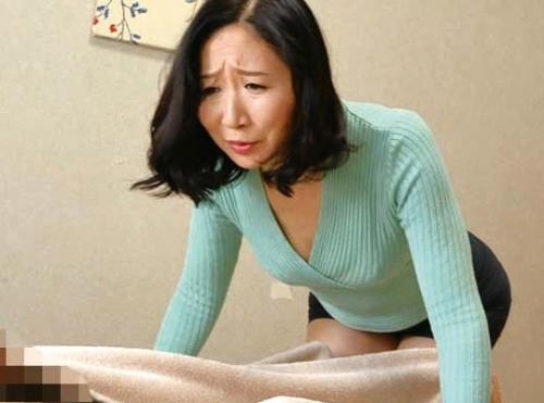 【義母×中出し】潮まき散らす程、虹の黄金イキを繰り返すグチョヌレ下品ちゃんねーの半端ない肉棒性交。 「奥しゅごい…」
