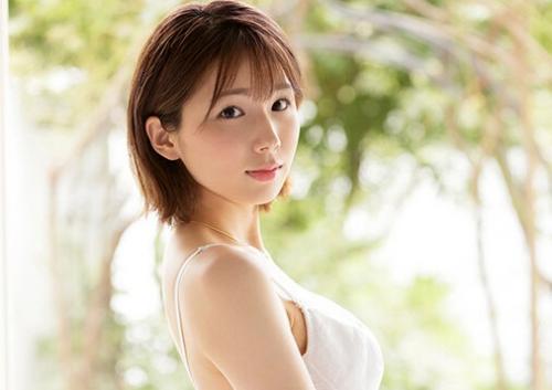 正常位にしてイったマ○コを更に突き続け、タップリ中出し射精！ 優しくタッチしてあげるだけで、すぐドスケベモード全開に！