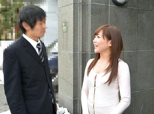 気持ちよさに腰を止められずマ●コを締め付けてしまい中出しされるも笑顔を見せる。 本能丸出しでイキまくりの中イキSEX！