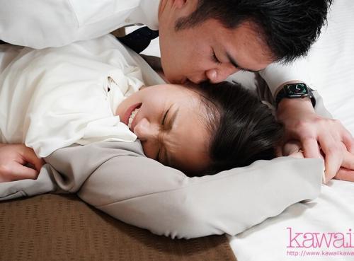 専業主婦になるため退社が決まっていたが、周りが忙しいからと上司と一緒に出張に行くことに。 ヤバいって…ゴムしてないじゃん