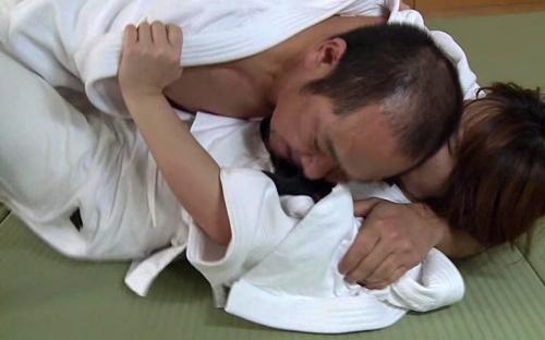 イキ過ぎて目もうつろになってきたところで我慢できずに中出し！ もう完全にトロトロになったマ〇コの中に挿入！！