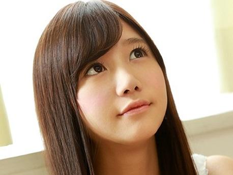大量潮吹きしちゃう敏感体質が嫌でSEXを拒み続けていたイキ潮ダダ漏れ娘がまさかのAVデビュー！ 「そこ弱いの……///」