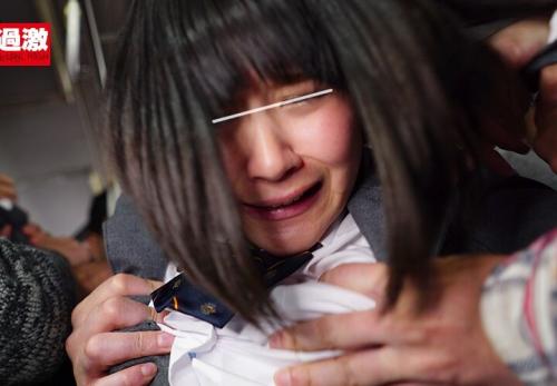 抗うことができず、最後の一線を越えてしまい中出しセックスをしてしまうのだった。 ずっとシたかった…生おち○ぽ気持ちい…。