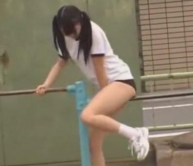 ［いたずら］激しい男根の餌食となり激しいピストンに絶頂し続けてしまう美乳娘