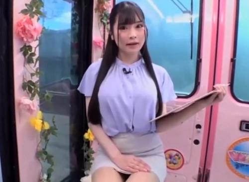 ［フェラ］ クリクリした目で視線を交わし官能的な表情で男性とのセックスに没頭する女子学生