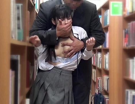 ［美少女］ピュアな身体を飢えた野獣の性の捌け口にされ挿れられ果てさせられる美少女
