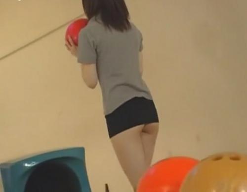［バック］突き上げると敏感なのか腰をくねらせて歓喜してガチイキしてしまう美少女