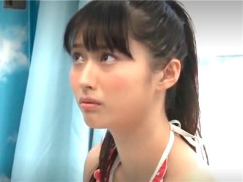 【素人ナンパ】マジックミラー号で童貞卒業のお手伝いをしてあげるも濃厚ザーメンを中に放出され困惑気味な水着美少女さん…