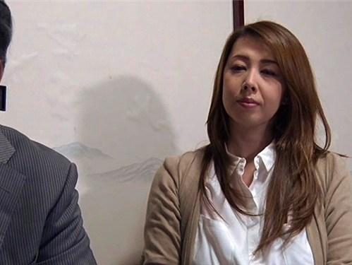 【ヘンリー塚本】夫とのセックスでは得られなかった快感に溺れ他の男と不倫関係を続ける人妻美熟女達♡