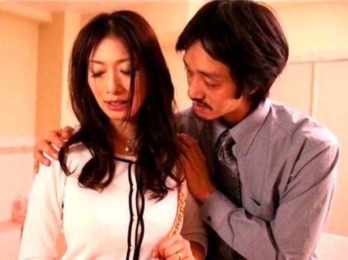 【小早川怜子】夫の借金のせいでソープで面接を受ける三十路の美巨乳な人妻美熟女！店長との講習で感じてしまい本番不倫セックス