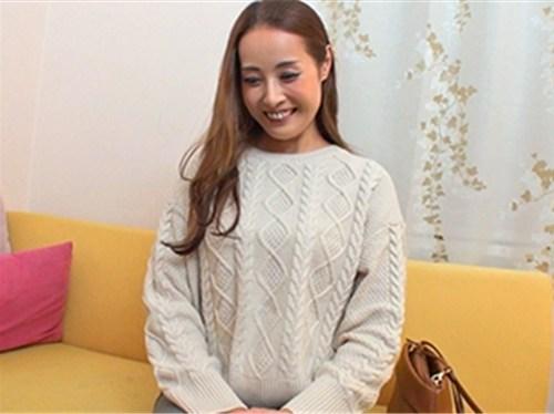 【素人】夫以外の男性とは全く経験のない45歳の褐色ボディ人妻美熟女が初めての不倫エッチでメス顔になって腰振りまくり！