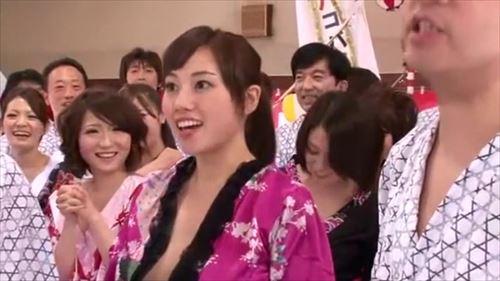 大人の女性たちの欲望解放、乱痴気騒ぎの旅行