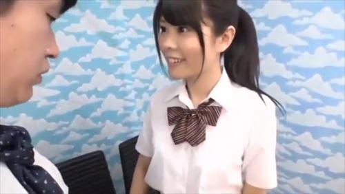 「素股でいいって言ったのに…JKの体は敏感で、まだ純粋なまま。悩めるサラリーマンと、腰を振るうちに、中出しで絶頂を迎えた」