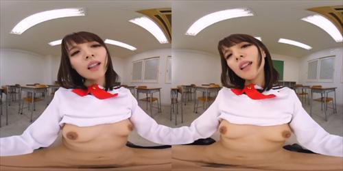 美少女は挑発的なミニスカートの制服で誘惑し、男を興奮させ、性行為に導き、中出しをした。