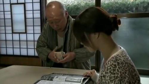 羞恥心は消え、二人は情欲のままに抱き合い、激しいキスを繰り返した.