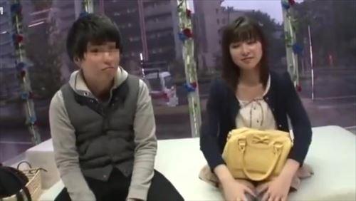 男性たちは犯され、女性たちは快楽に溺れた。