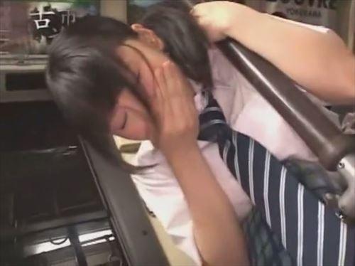超エロ的な暴行、電車内での事件