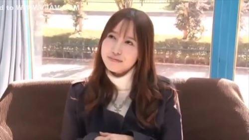 既婚者の肌に触れると、色気は罪悪感と溶け合い、性的高揚へと導く
