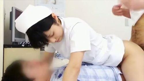 ヤバい女医とナース、白衣で責め合いながら、一緒に中出しセックスしちゃうんだ。