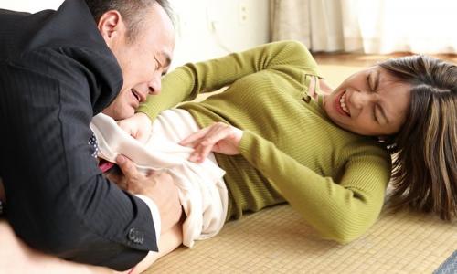 【熟女×NTR】ハメられた人妻！酔わされ取引先の男性に犯●れてしまう！旦那の変態上司に狙われマ〇コに中出し！（卯水咲流）