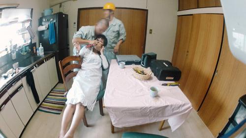 【五十路×寝取り】鬼畜！熟女レイプ！野菜を使ってオナニーしている人妻を見つけ肉棒を口の中に無理やりねじ込み生挿入