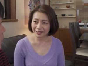 【女上司】「なんで簡単なところ間違うの？」説教しながらも、僕のチ●ポをイタズラしてくる美熟女！！２人きりになると…