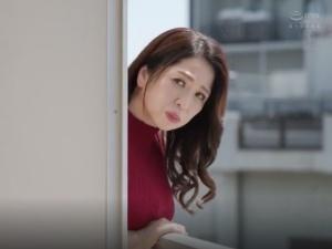 「エッチの練習…しないとね…」息子を溺愛する母が、まさかの性指導！？熟練のテクニックで我が子のデカチンを魅了してしまい…