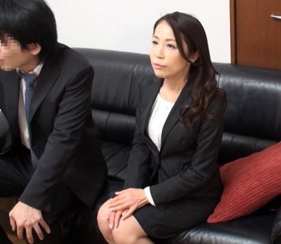 ［熟女］慰め合うように訪れた今だけのこの時間、胸の高鳴りと鬼ピスでイクイク状態っ美乳妻