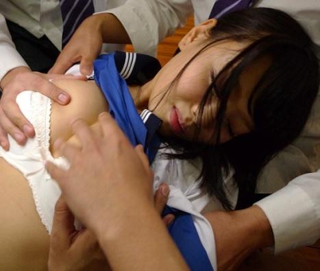 ［巨乳×輪姦］容赦ない振動が膣奥を襲い精神は性的な興奮に侵食されていく女子高生