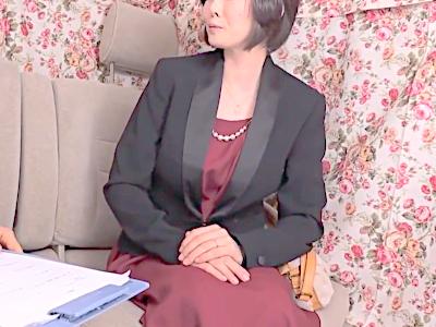 【人妻ナンパ企画】『でも…旦那が…待ってますので…』美熟女な美巨乳おっぱい奥さん浮気フェラし騎乗位バック生H⇒中だし絶頂