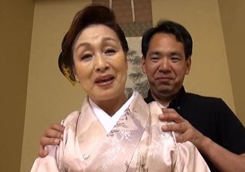 肉厚でベロはヨダレ多めでどこを舐められても最高に気持ちいい！ 薄毛のピンク色したおま●こに濃厚ザーメンたっぷり中出し！