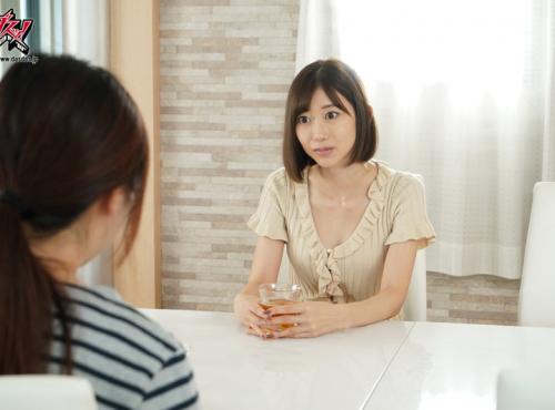 未だに子供扱いしているのか、叔母さんは無防備な姿で俺が入浴中の風呂に入ってくる。 おま〇こ丸出しくぱぁ～