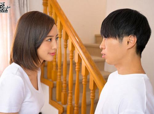 パンティの中に手を入れて割れ目を触ると、想像以上にビチョビチョに濡れていて大興奮！！ 「母さんじゃなきゃダメなんだ！」