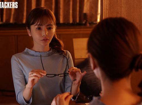 田舎出身で元々オシャレに疎かった裕里は上京後も、そして結婚後もトレードマークは黒縁眼鏡。 アナタのチ○ポ貸してっ！