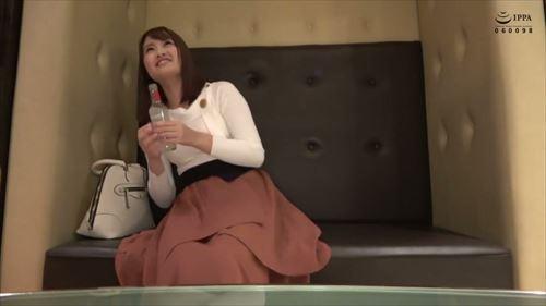 可愛い女に、ムチムチした胸を揉まれて、超エロい気分になった