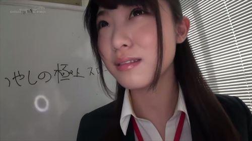 可愛らしい少女が過激な内容の企画に巻き込まれて