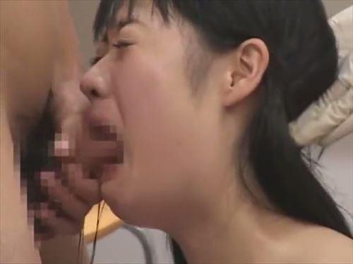 「あ、ダメ、脱いじゃったんだ。ブルマ姿の彼女、診察台の上で」