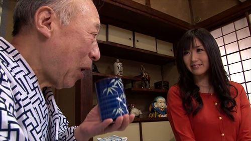 ひびきちゃん、清楚な黒髪がエロい。義理のパパに責められちゃって、もうダメかも…