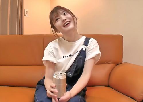 【素人ナンパ】笑顔がめっちゃ可愛い！高円寺で働くカフェ店員さん『え…生で？んっ…あああっ♡』完全メス堕ちマンコに中出しｗ