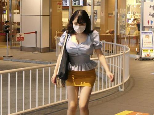 脱がなくても抜けるエロい身体w爆乳お姉さんが素人男子の自宅訪問→『もう出ちゃうの？♡』凄テク見せつけ無限セックスw