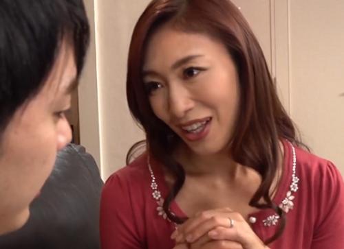 ［NTR×中出し］抑えられないエロティックな声を上げて激しいピストンに身を任せてしまう主婦