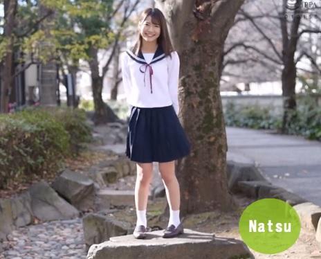 ［無料］抑えられない色っぽい声を出しながら激しいピストンに身を任せる女子学生